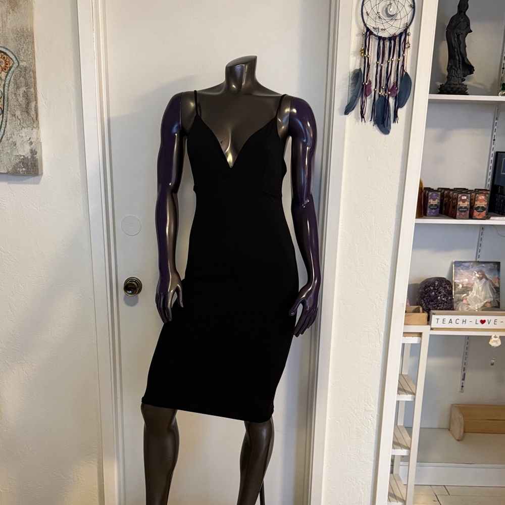 Elegant Black Sleeveless Dress